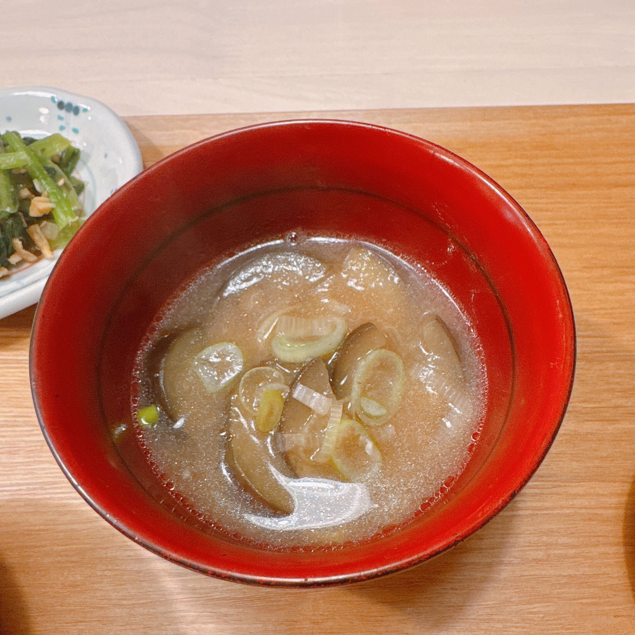 ナスの味噌汁の盛り付け写真